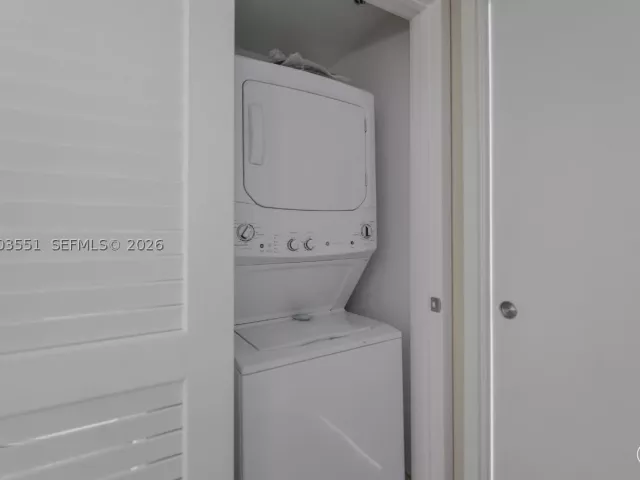 1-bedroom condo for sale in Hollywood - 4111 S Ocean Dr 2207 - MondialRealty