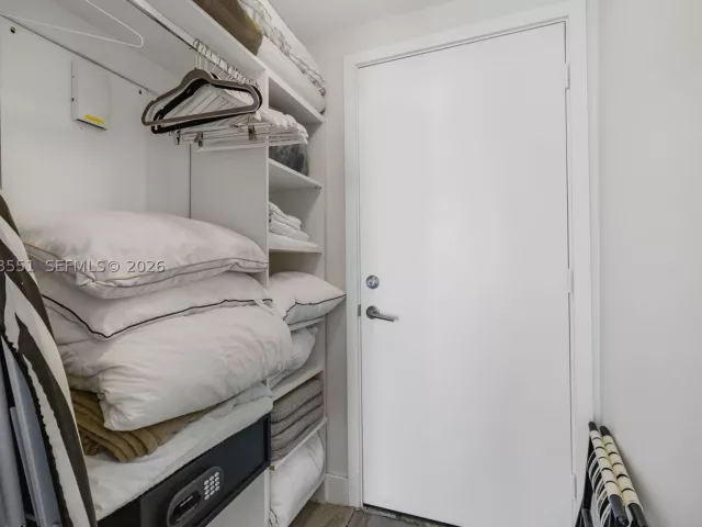 1-bedroom condo for sale in Hollywood - 4111 S Ocean Dr 2207 - MondialRealty