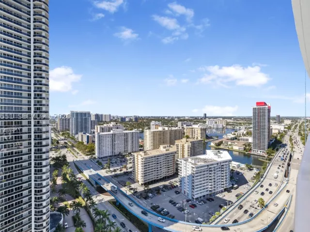 1-bedroom condo for sale in Hollywood - 4111 S Ocean Dr 2207 - MondialRealty