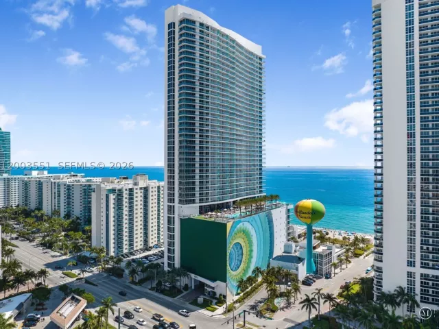 1-bedroom condo for sale in Hollywood - 4111 S Ocean Dr 2207 - MondialRealty