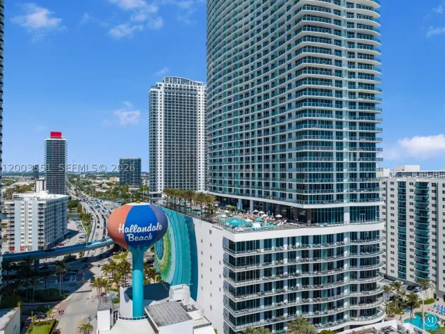 1-bedroom condo for sale in Hollywood - 4111 S Ocean Dr 2207 - MondialRealty