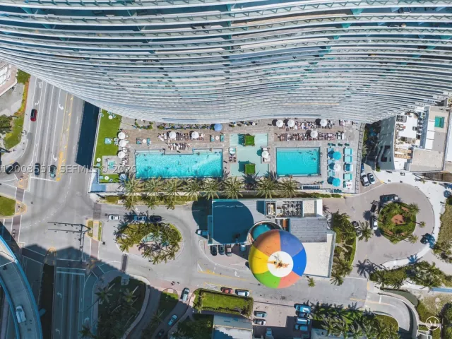 1-bedroom condo for sale in Hollywood - 4111 S Ocean Dr 2207 - MondialRealty