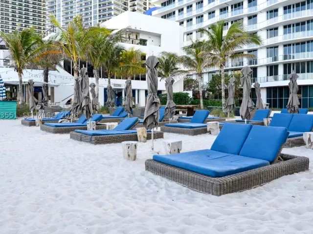 1-bedroom condo for sale in Hollywood - 4111 S Ocean Dr 2207 - MondialRealty