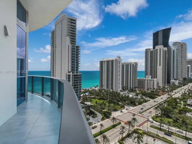 3-bedroom condo for rent in Sunny Isles Beach - 17550 Collins Ave PH1 - MondialRealty