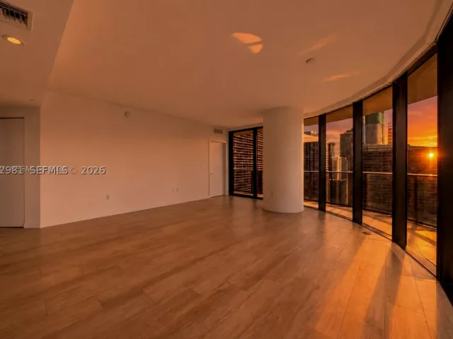 2-bedroom condo for sale in Miami - 55 SW 9th St 3106 - MondialRealty
