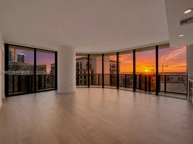 2-bedroom condo for sale in Miami - 55 SW 9th St 3106 - MondialRealty