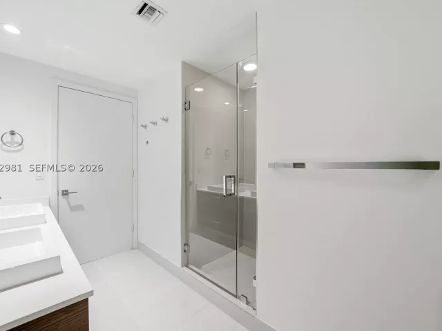 2-bedroom condo for sale in Miami - 55 SW 9th St 3106 - MondialRealty