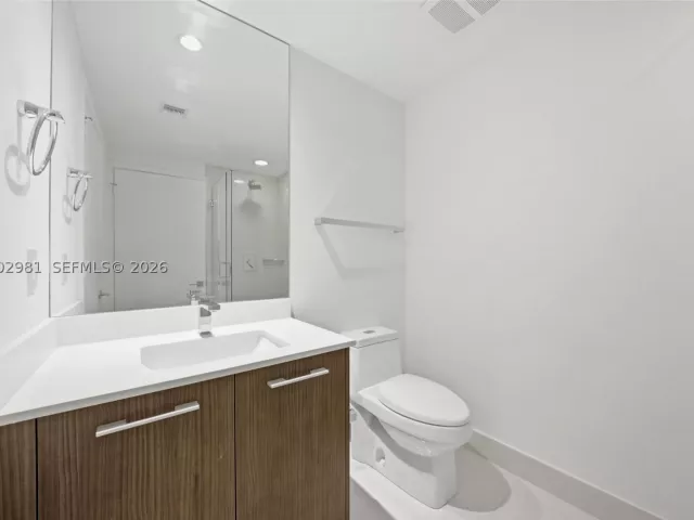 2-bedroom condo for sale in Miami - 55 SW 9th St 3106 - MondialRealty