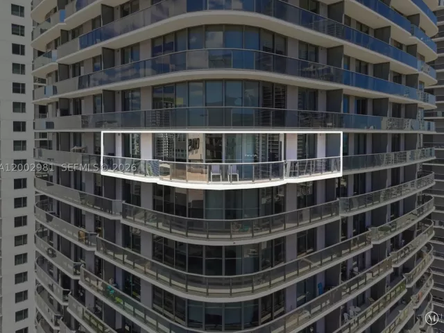 2-bedroom condo for sale in Miami - 55 SW 9th St 3106 - MondialRealty
