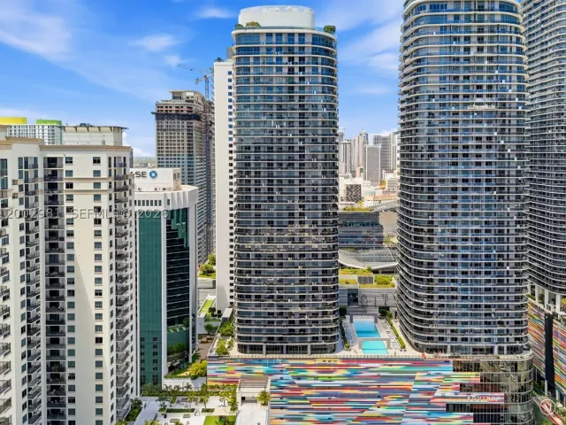 2-bedroom condo for sale in Miami - 55 SW 9th St 3106 - MondialRealty