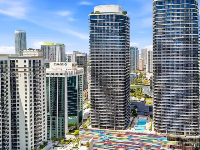 2-bedroom condo for sale in Miami - 55 SW 9th St 3106 - MondialRealty