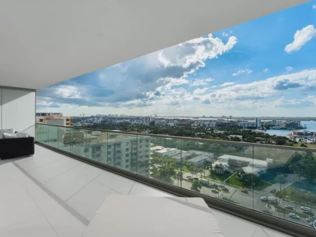 3-bedroom condo for sale in Bal Harbour - 10201 Collins Avenue 1803 - MondialRealty
