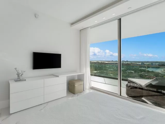 3-bedroom condo for sale in Bal Harbour - 10201 Collins Avenue 1803 - MondialRealty