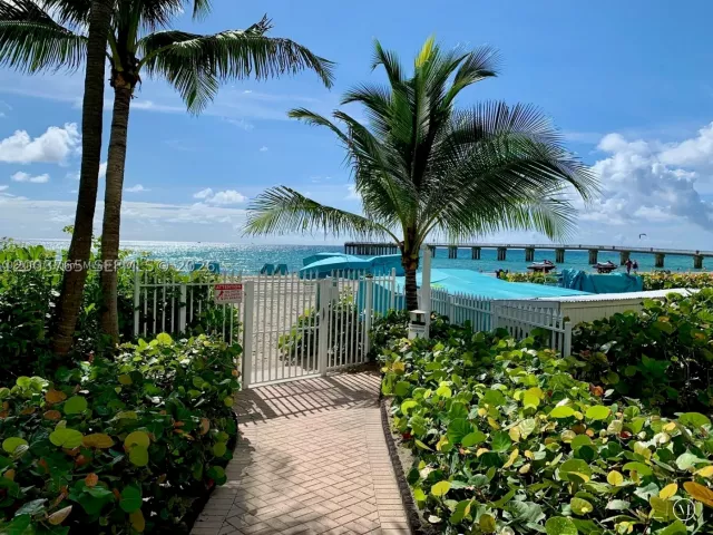 2-bedroom condo for rent in Sunny Isles Beach - 16711 Collins Ave 602 - MondialRealty
