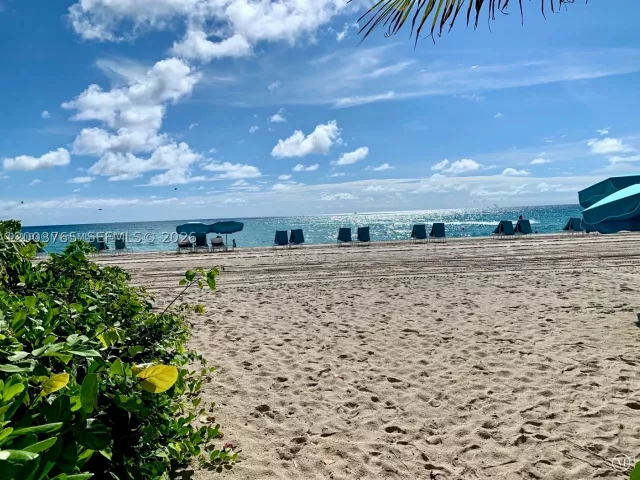 2-bedroom condo for rent in Sunny Isles Beach - 16711 Collins Ave 602 - MondialRealty