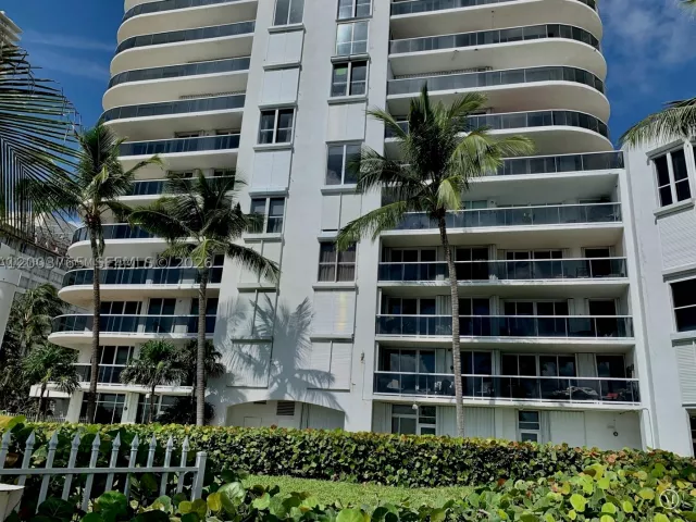 2-bedroom condo for rent in Sunny Isles Beach - 16711 Collins Ave 602 - MondialRealty