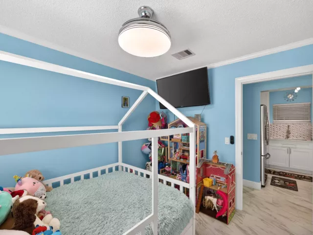 3-bedroom home for sale in West Palm Beach - 1020 Avon Road - MondialRealty