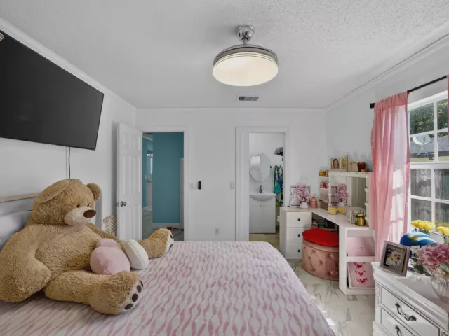 3-bedroom home for sale in West Palm Beach - 1020 Avon Road - MondialRealty