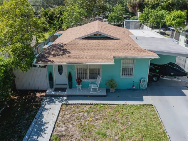 3-bedroom home for sale in West Palm Beach - 1020 Avon Road - MondialRealty