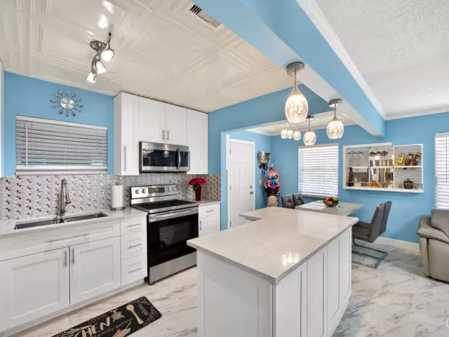 3-bedroom home for sale in West Palm Beach - 1020 Avon Road - MondialRealty