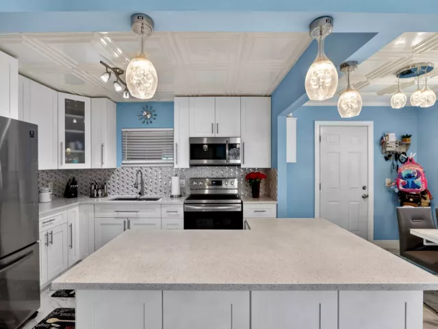3-bedroom home for sale in West Palm Beach - 1020 Avon Road - MondialRealty