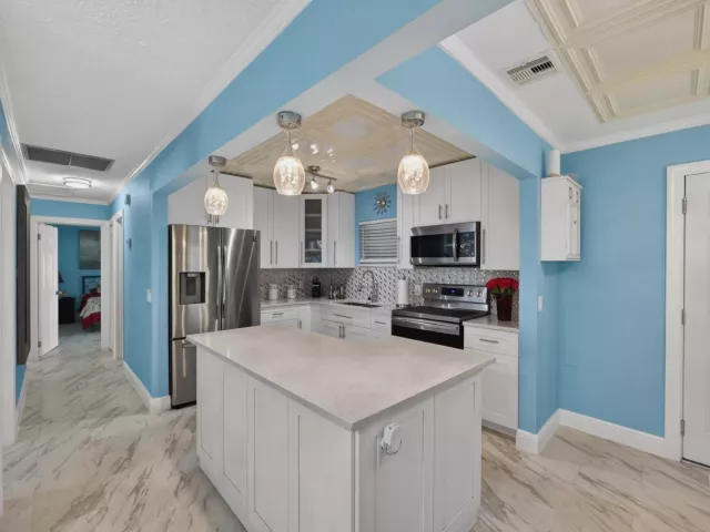 3-bedroom home for sale in West Palm Beach - 1020 Avon Road - MondialRealty