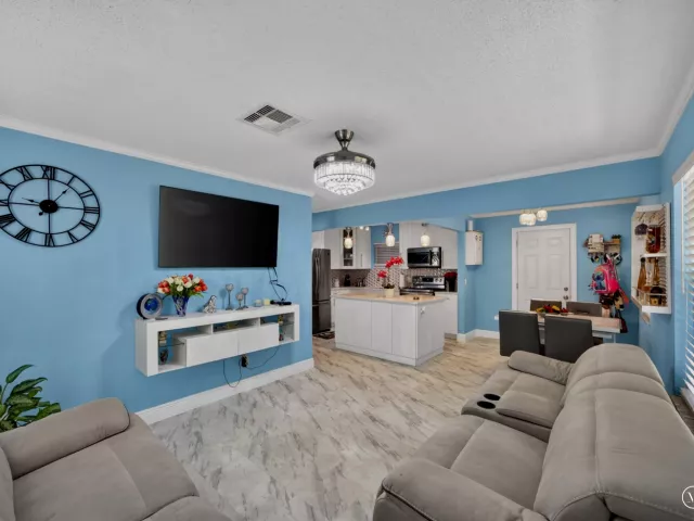 3-bedroom home for sale in West Palm Beach - 1020 Avon Road - MondialRealty