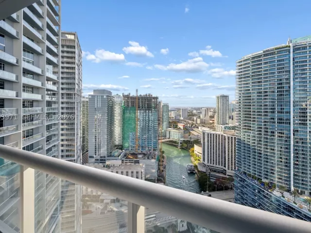 1-bedroom condo for sale in Miami - 465 Brickell Ave 3804 - MondialRealty