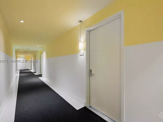 1-bedroom condo for sale in Miami - 465 Brickell Ave 3804 - MondialRealty