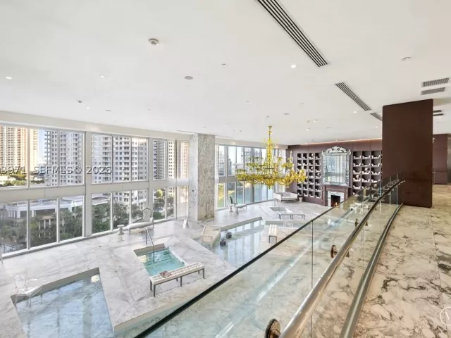 1-bedroom condo for sale in Miami - 465 Brickell Ave 3804 - MondialRealty