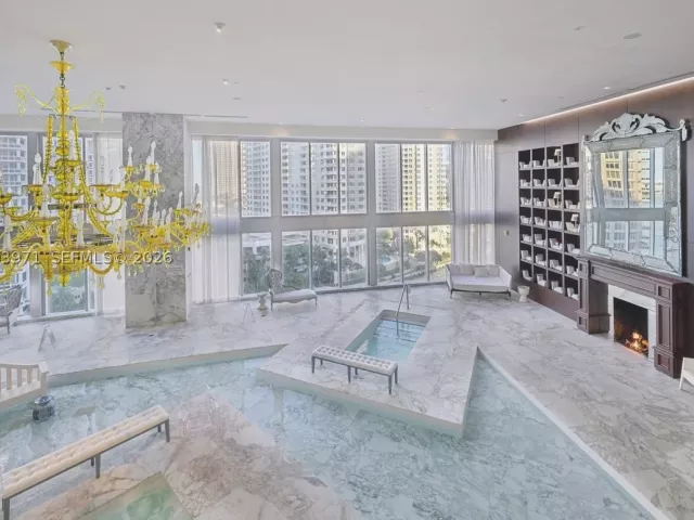 1-bedroom condo for sale in Miami - 465 Brickell Ave 3804 - MondialRealty