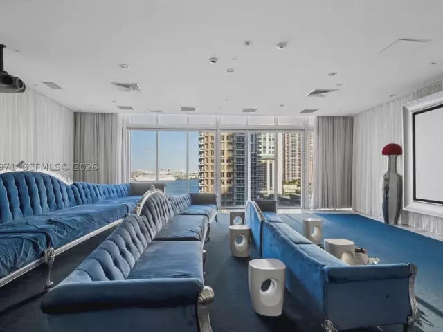 1-bedroom condo for sale in Miami - 465 Brickell Ave 3804 - MondialRealty