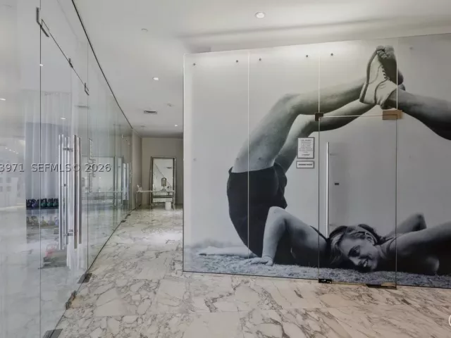 1-bedroom condo for sale in Miami - 465 Brickell Ave 3804 - MondialRealty