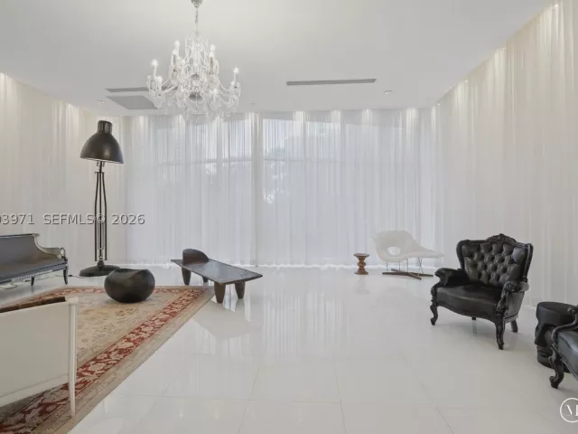 1-bedroom condo for sale in Miami - 465 Brickell Ave 3804 - MondialRealty