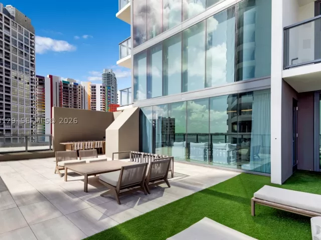 1-bedroom condo for sale in Miami - 1451 Brickell Ave 903 - MondialRealty