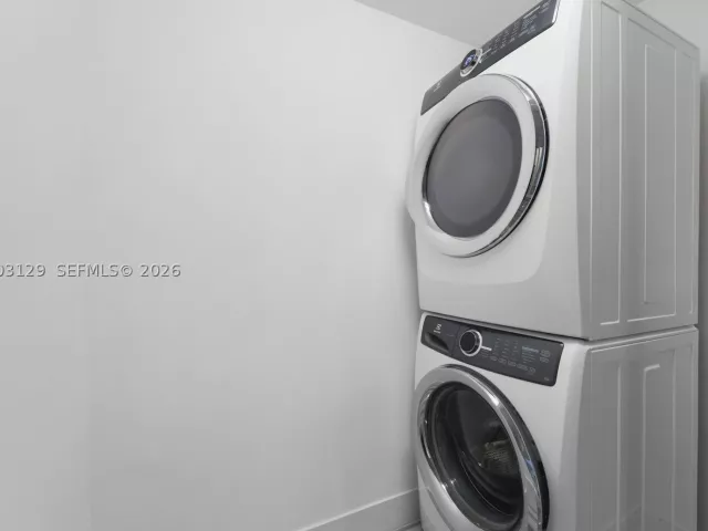 1-bedroom condo for sale in Miami - 1451 Brickell Ave 903 - MondialRealty