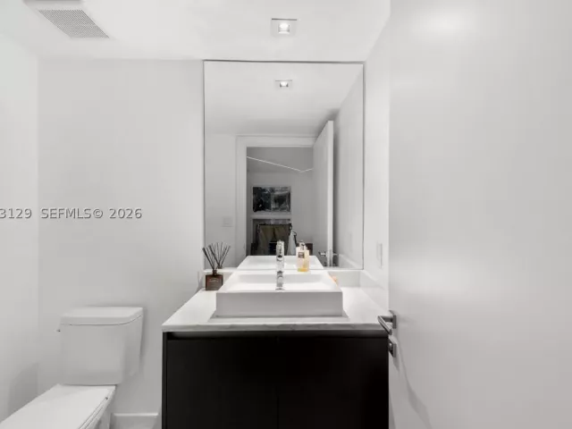 1-bedroom condo for sale in Miami - 1451 Brickell Ave 903 - MondialRealty