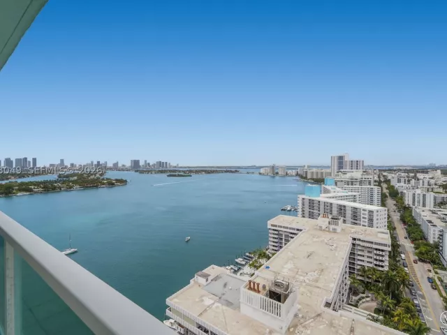 2-bedroom condo for sale in Miami Beach - 650 West Ave 2612 - MondialRealty