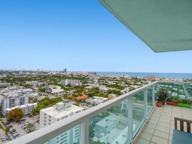 2-bedroom condo for sale in Miami Beach - 650 West Ave 2612 - MondialRealty