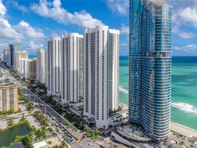 3-bedroom condo for rent in Sunny Isles Beach - 16001 Collins Ave 406 - MondialRealty