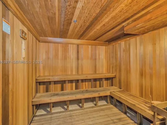 3-bedroom condo for rent in Sunny Isles Beach - 16001 Collins Ave 406 - MondialRealty