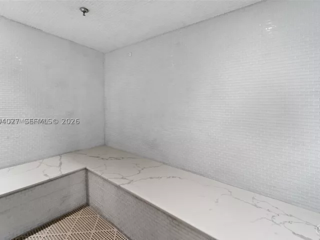 3-bedroom condo for rent in Sunny Isles Beach - 16001 Collins Ave 406 - MondialRealty
