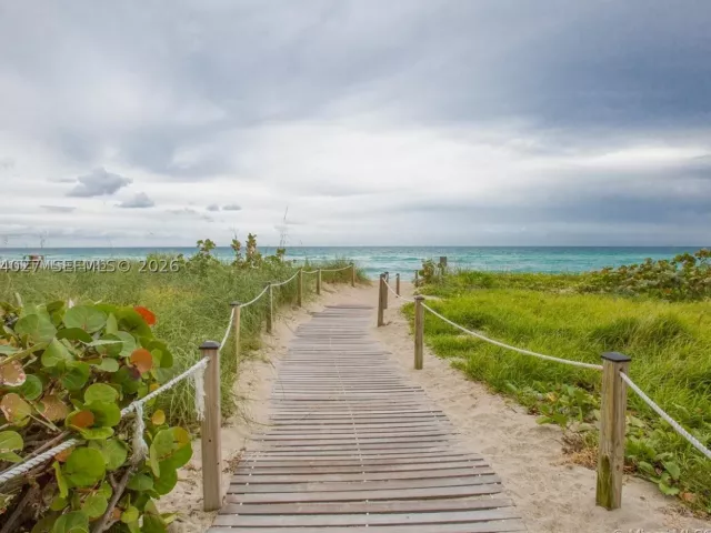 3-bedroom condo for rent in Sunny Isles Beach - 16001 Collins Ave 406 - MondialRealty