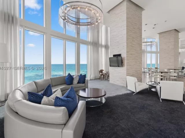 3-bedroom condo for rent in Sunny Isles Beach - 16001 Collins Ave 406 - MondialRealty