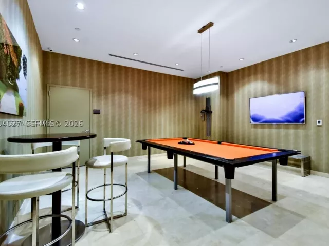 3-bedroom condo for rent in Sunny Isles Beach - 16001 Collins Ave 406 - MondialRealty