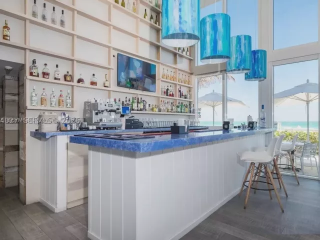 3-bedroom condo for rent in Sunny Isles Beach - 16001 Collins Ave 406 - MondialRealty