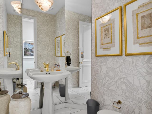 4-bedroom home for sale in Boca Raton - 21650 Frontenac Court - MondialRealty
