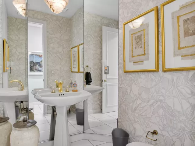 4-bedroom home for sale in Boca Raton - 21650 Frontenac Court - MondialRealty