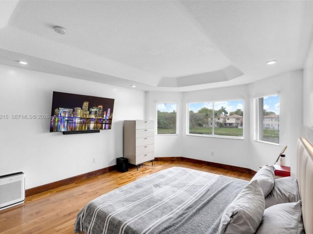 4-bedroom home for sale in Doral - 11462 NW 69th Ter - MondialRealty