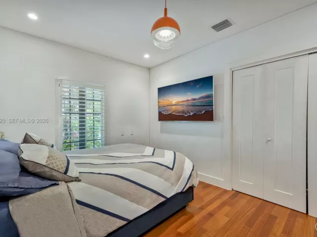 4-bedroom home for rent in Coral Gables - 186 Edgewater Dr 0 - MondialRealty